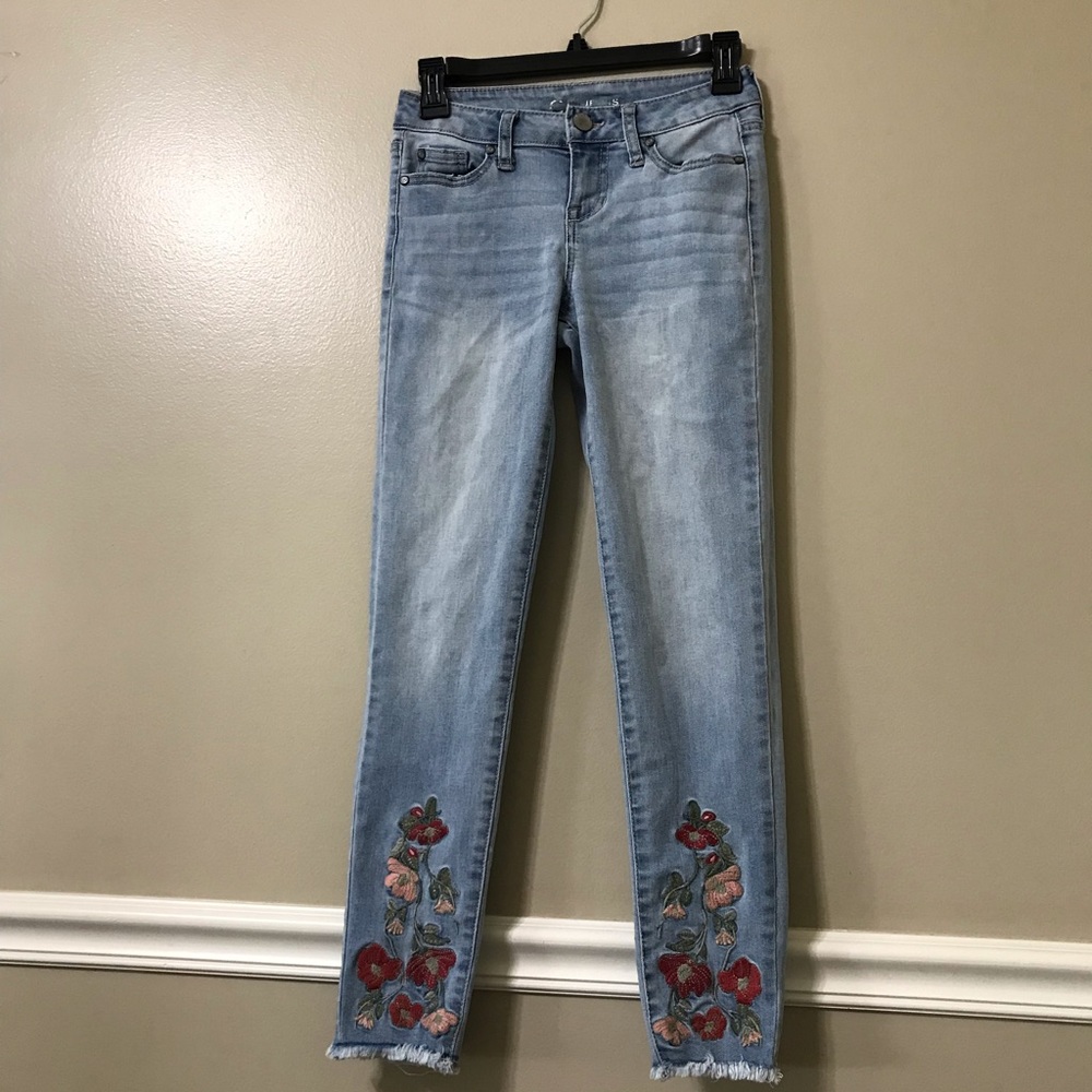 CP Dillard’s Junior Floral Embroidery Skinny Jeans